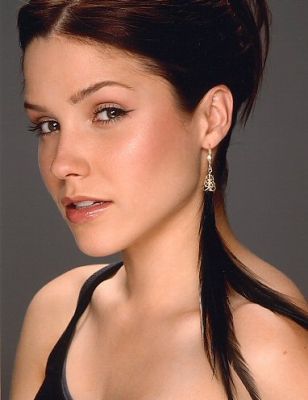 Sophia Bush alias Brooke Devis.