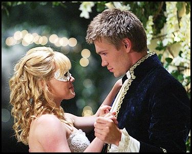 Comme Cendrillon.